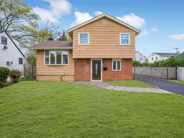 1755 Lenox Ave, East Meadow, NY 11554