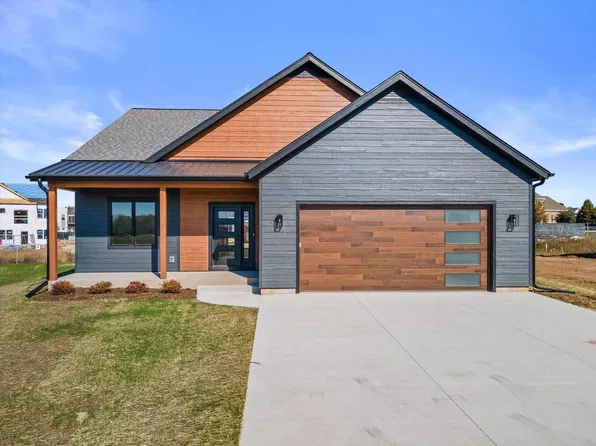 854 Stanton WAY, Saukville, WI 53080