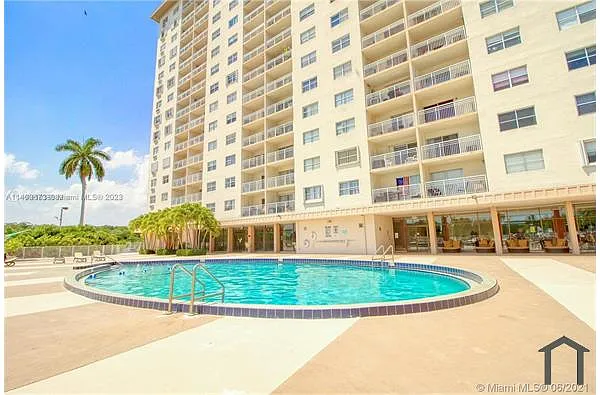 Building Photo - 400 Kings Point Dr #424