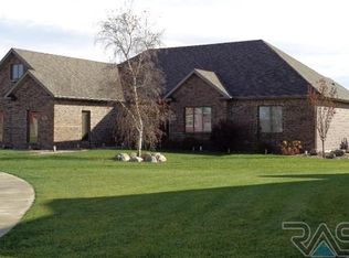 903 St Andrews Dr, Beresford, SD 57004