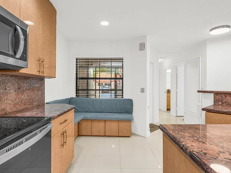 65 Centennial Ct — Photo 5