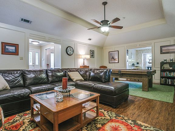 3rd image of 1407 Woodbine Ct