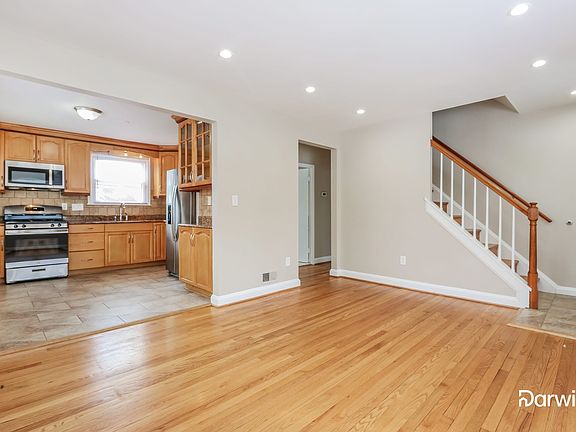 5th image of 1360 Sudvale Rd