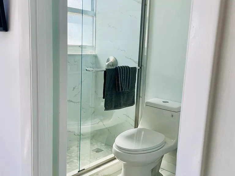 1881 Washington Ave #5G — Photo 9