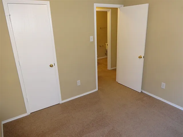 1409 Ashview Cir — Photo 12