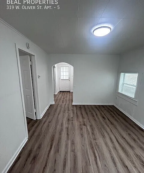 319 W Oliver St #5 — Photo 10