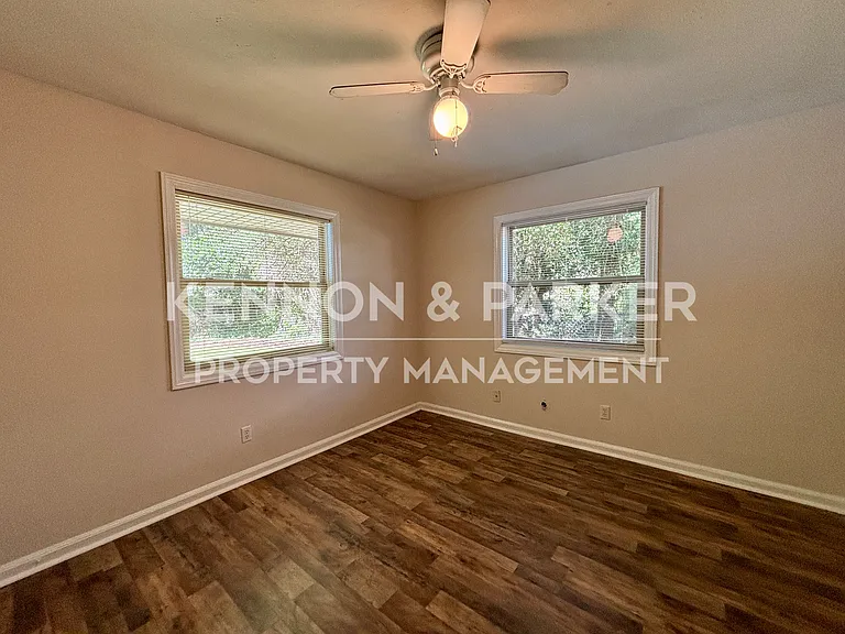 4494 Longview Dr — Photo 9