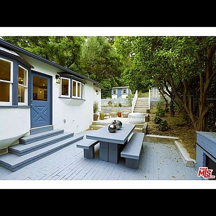 5th image of 2916 N Beachwood Dr