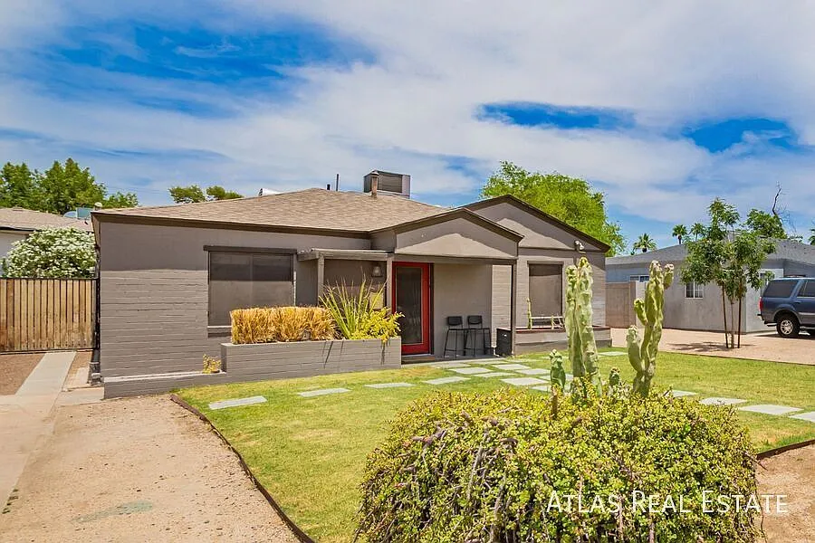 Summer Special $500 Off First Month's Rent! Classic Mid-Century Style With A Modern Twist — Photo 4