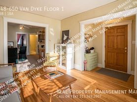 648-650 Van Dyke St, Detroit, MI