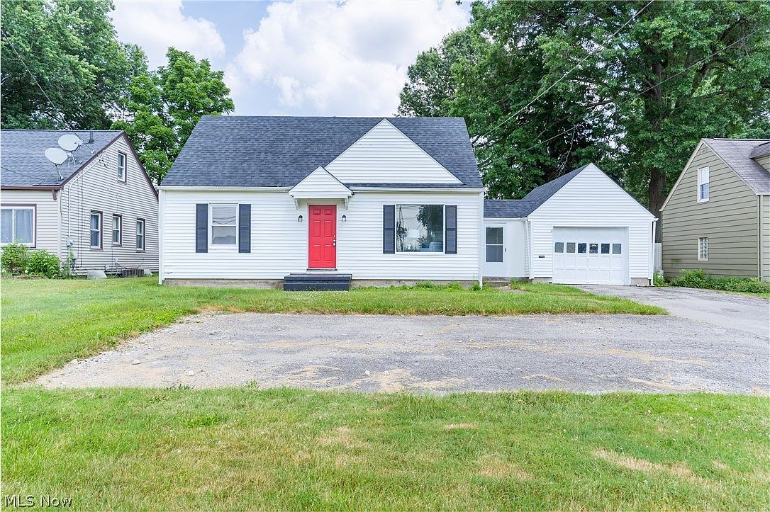 1566 Genesee Ave NE, Warren, OH 44483 | Zillow
