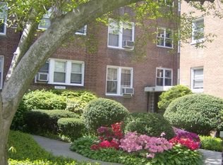 38-24 213th St, Bayside, NY 11361