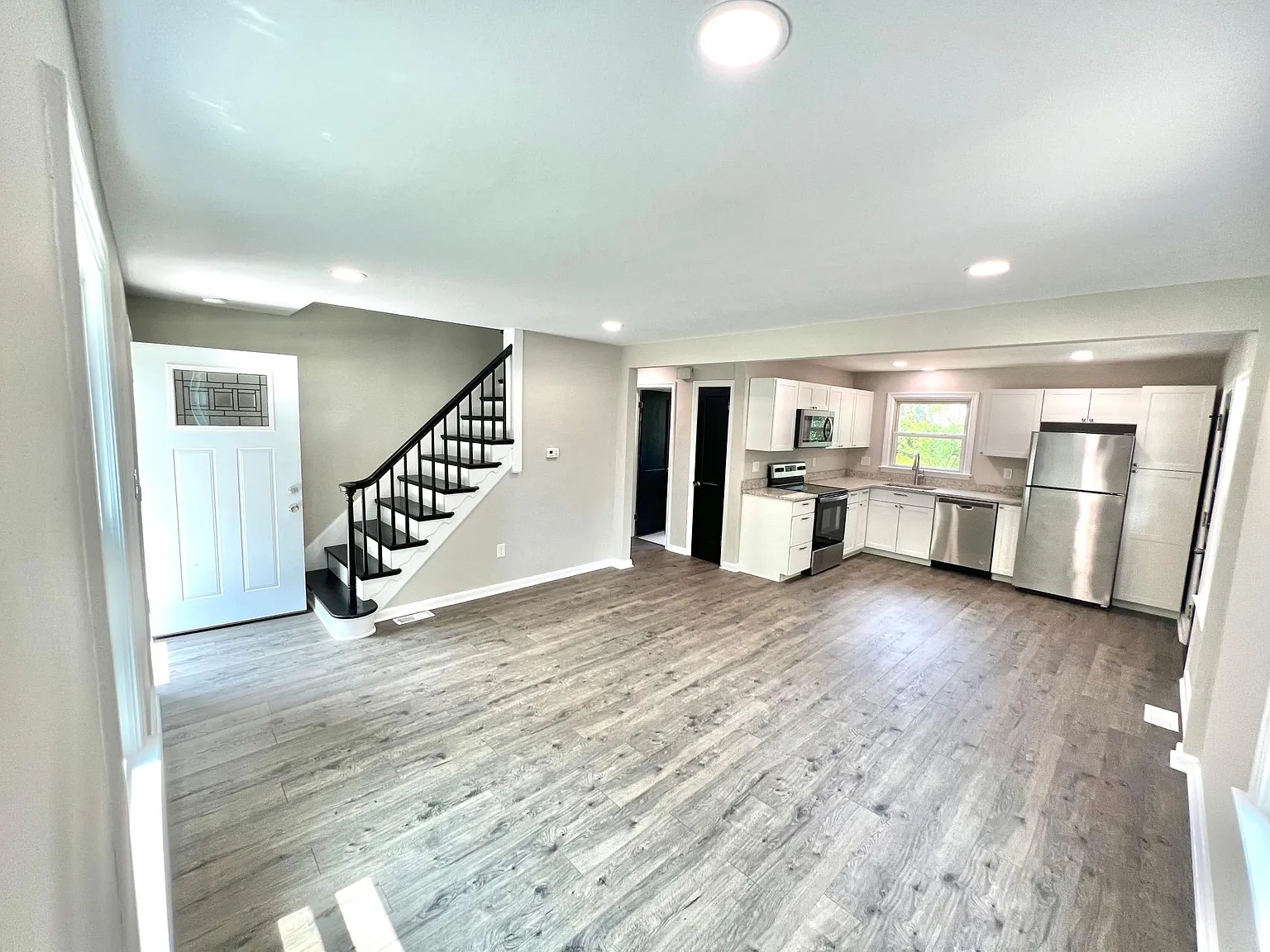 110 Aurora St — Photo 3