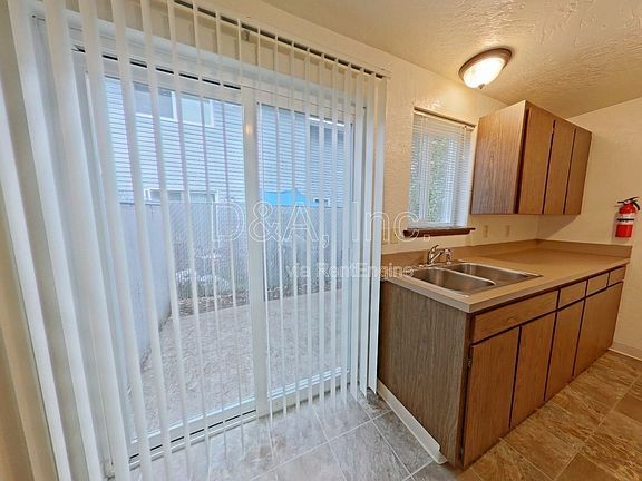 5th image of 2519 SW Pickford St APT C