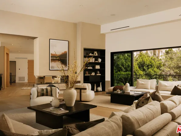 1751 Sunset Plaza Dr, Los Angeles, CA 90069