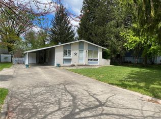 1928 University Dr, Charleston, IL 61920