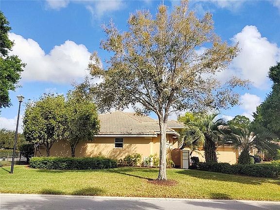 3rd image of 9644 Crooked Stick Ln