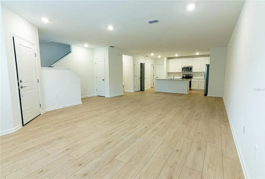 3 bed, 2.5 bath, 1823 sqft, $2,200 — Photo 4