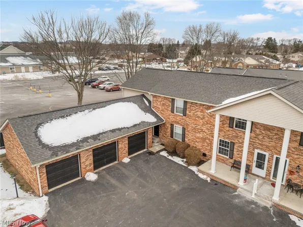 1222 W Maple St, North Canton, OH 44720