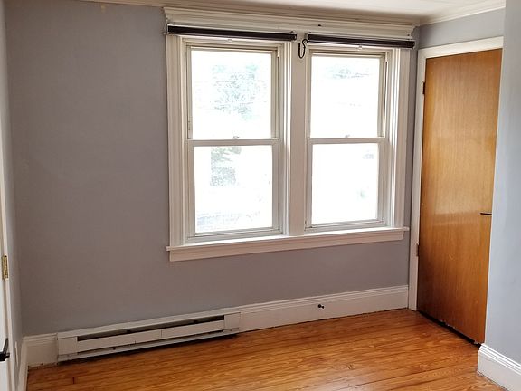 5th image of 921-927 Smithfield Ave