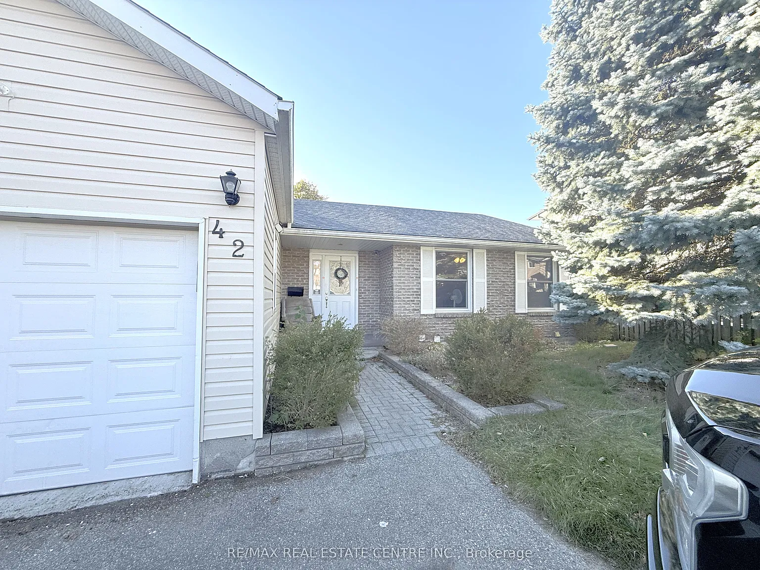 4 bed, $2,450 — Photo 2