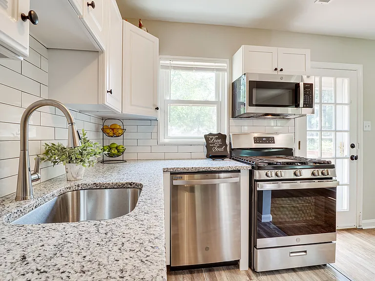 ONLY A REPRESENTATION OF THE KITCHEN THAT HAS BEEN RENOVATED - THIS IS NOT THE ACTUAL KITCHEN