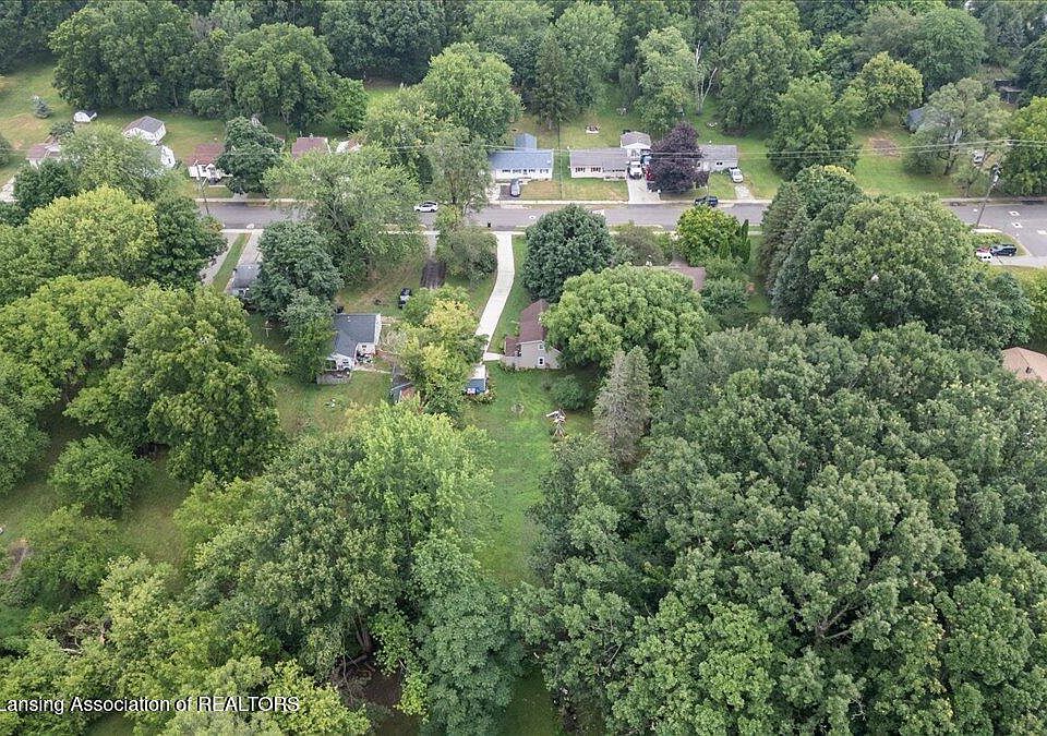 22nd image of 1605 Hillcrest St