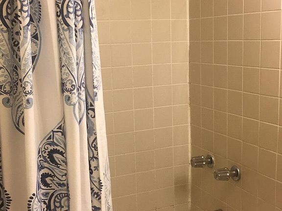 3rd image of 1626 N La Salle Dr APT 2F