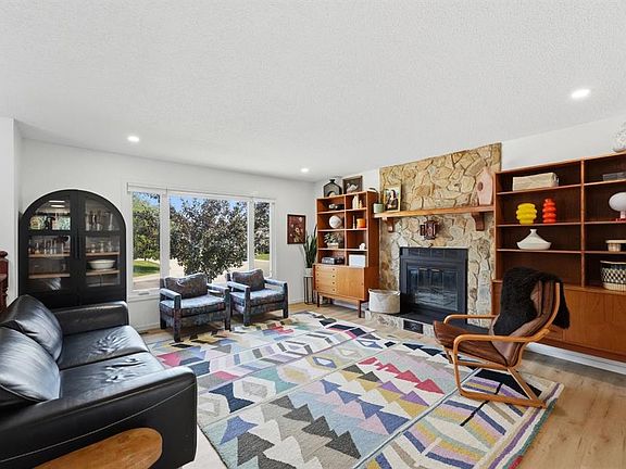 4th image of 53 E Reeves Cres