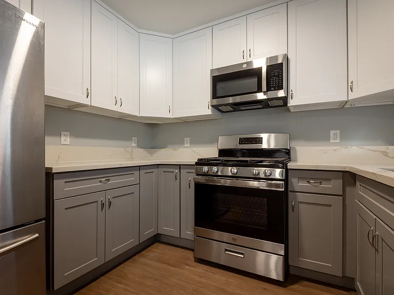 101 W Market St — Photo 2