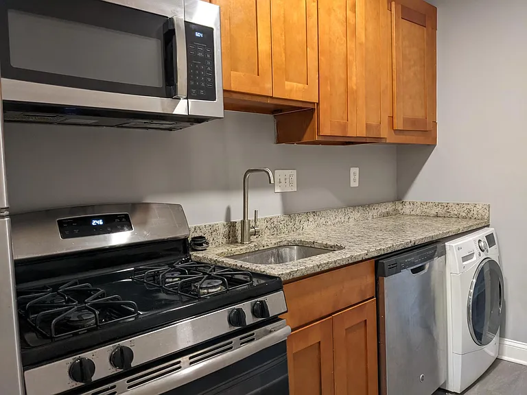 724 31st St SE — Photo 5