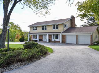 610 Forest Grove Ln, Brookfield, WI 53005