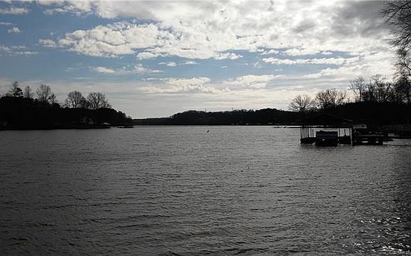 3rd image of 210 Canal Dr