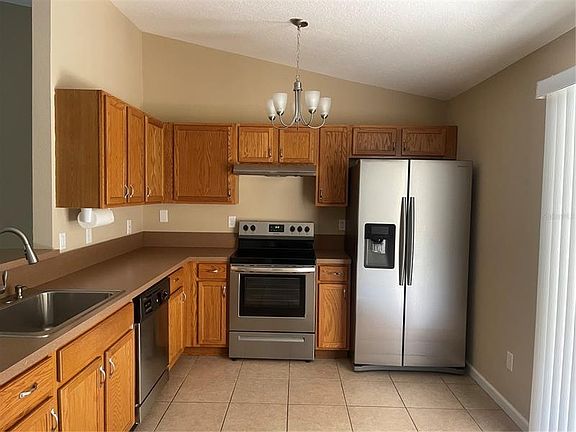 4th image of 15 Columbia Ln #B