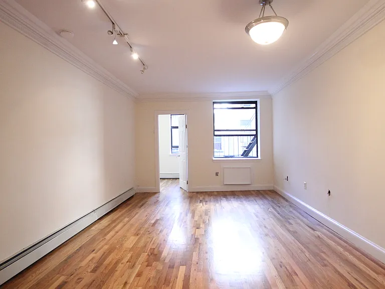 525 W 49th St #2E — Photo 3