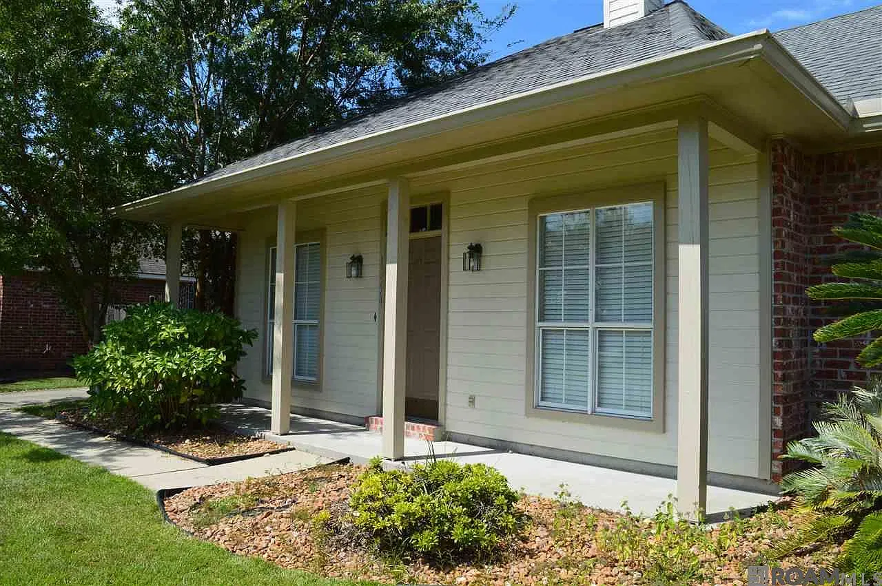3 bed, 1524 sqft, $1,925 — Photo 1