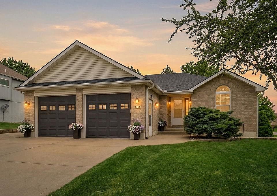 1st image of 605 NW Silverstone Cir