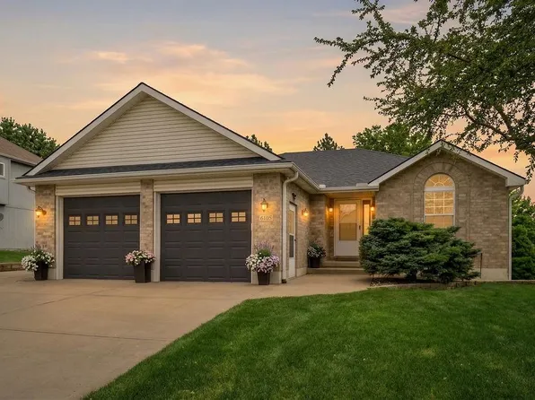 605 NW Silverstone Cir, Grain Valley, MO 64029