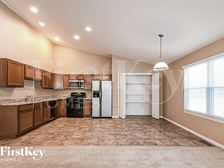 7427 Cobblestone West Dr — Photo 9