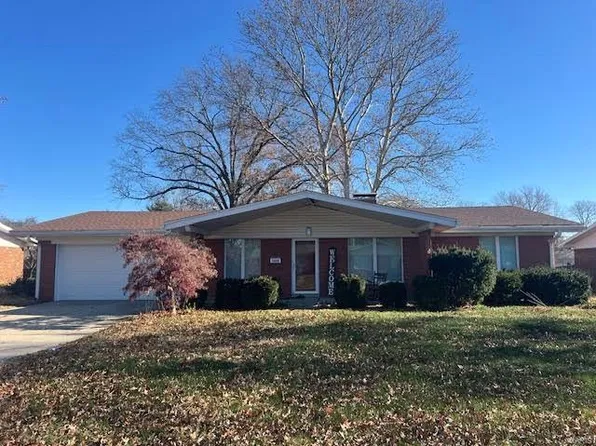 1620 Whitlow Dr, Swansea, IL 62226