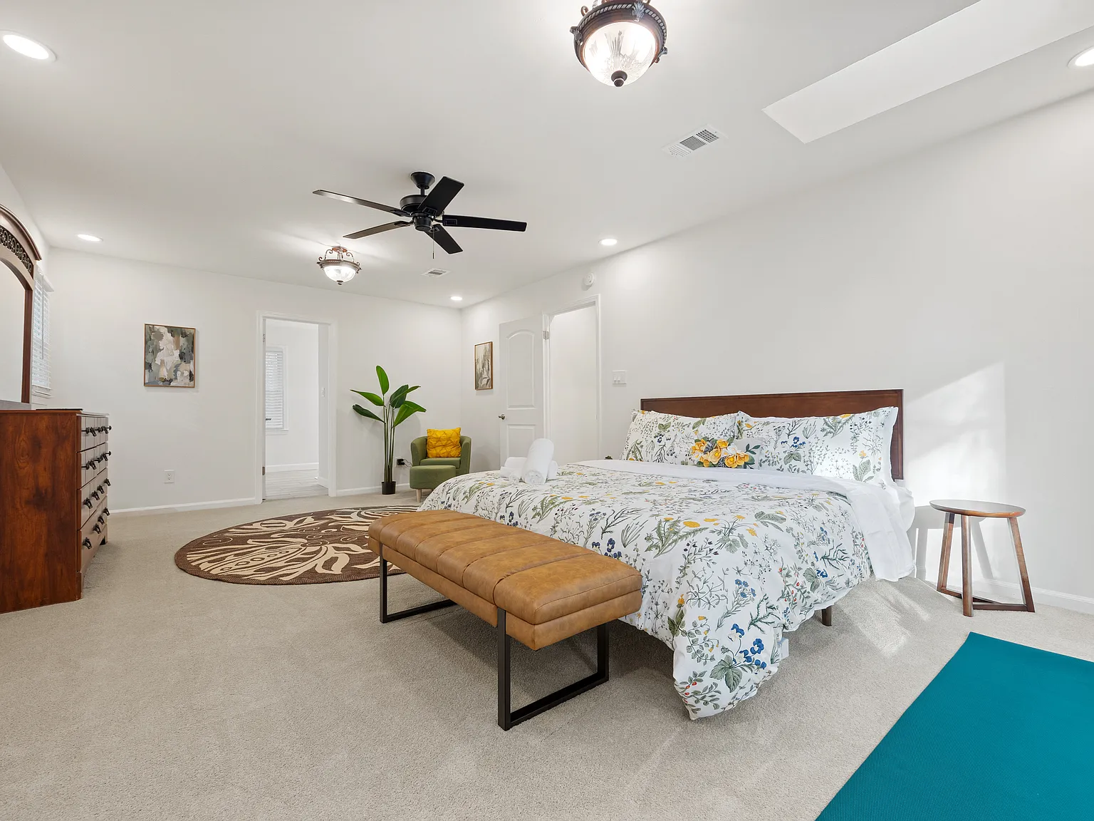 4 bed, 2634 sqft, $5,500 — Photo 3