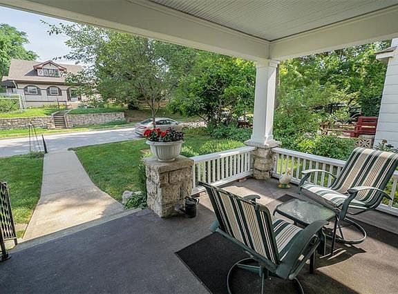4th image of 905 W White Oak Ave