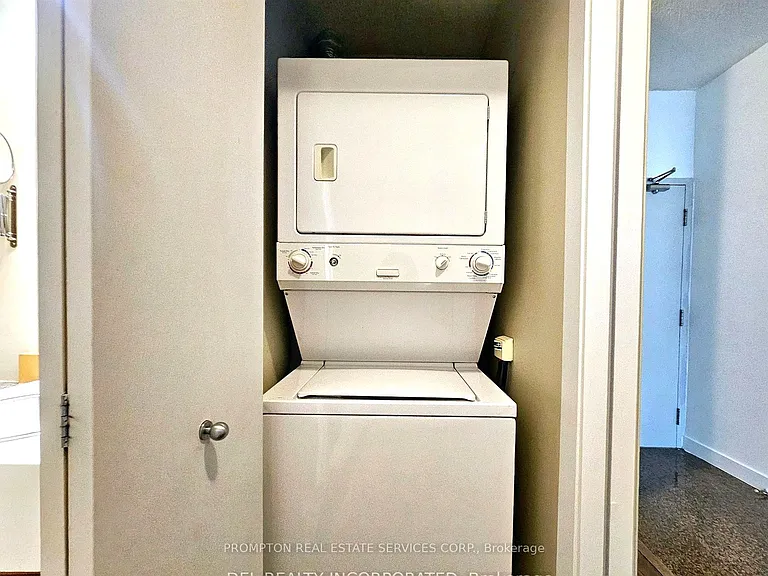 9 Spadina Ave #709 — Photo 12