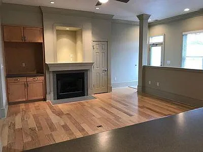 140 E 22nd St #D — Photo 15