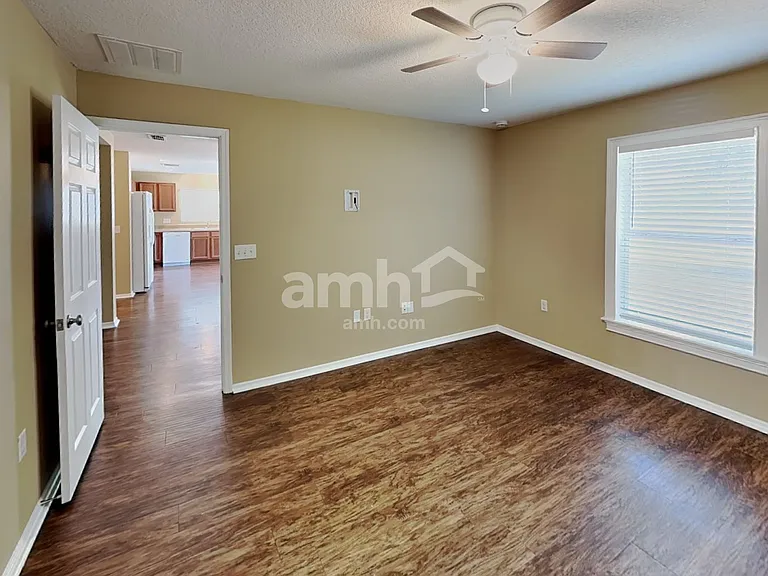 1733 Strathmore Cir — Photo 5