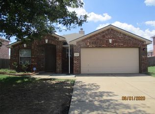 2443 Arroyo Springs Dr, Grand Prairie, TX 75052