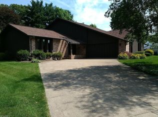 1905 Heritage Cir, Dover, OH
