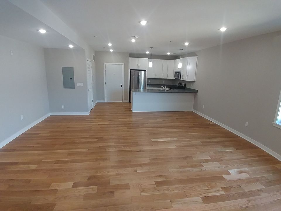 1st image of 2333-47 Fairmount Ave #408