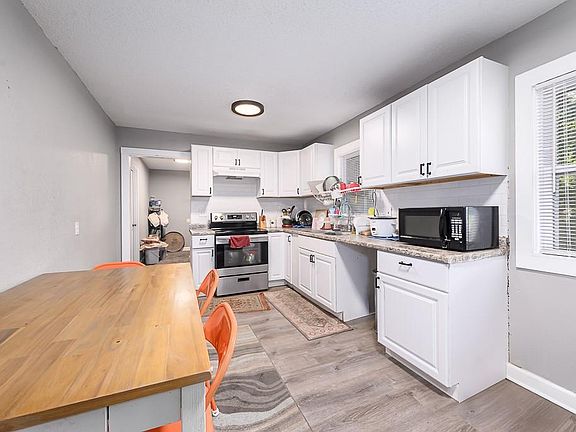 4th image of 3055 N 32nd St