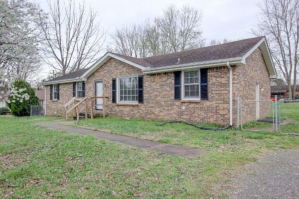 1st image of 204 Hazelnut Ct